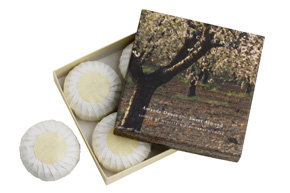 Giftbox 4 soaps of 75g ( 2.7 oz) Sweet almond